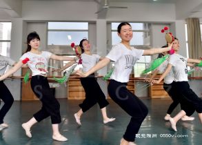 5月19日，大学生们正在开展凤阳花鼓舞蹈排练。